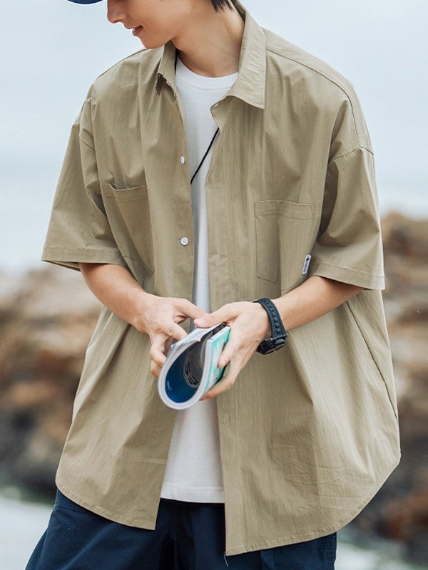 Kurzärmliges Hemd mit Knopfleiste und Fronttasche für Herren-1