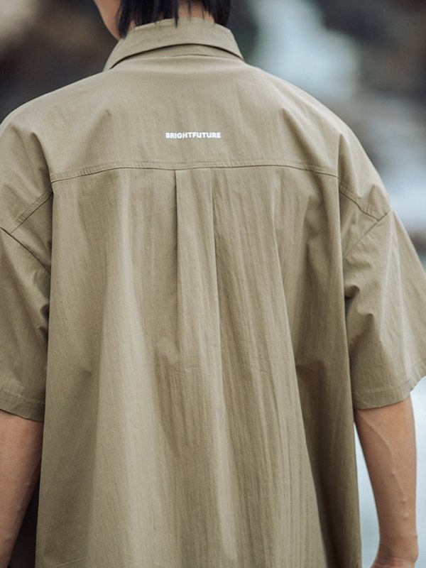 Kurzärmliges Hemd mit Knopfleiste und Fronttasche für Herren-2